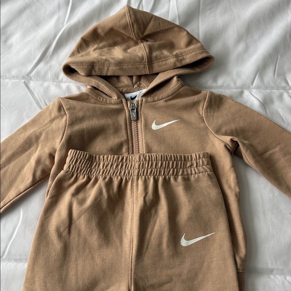 Nike 2 Piece Baby Set Size 9M NWT - Picture 3 of 5